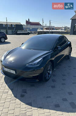 Седан Tesla Model 3 2021 в 