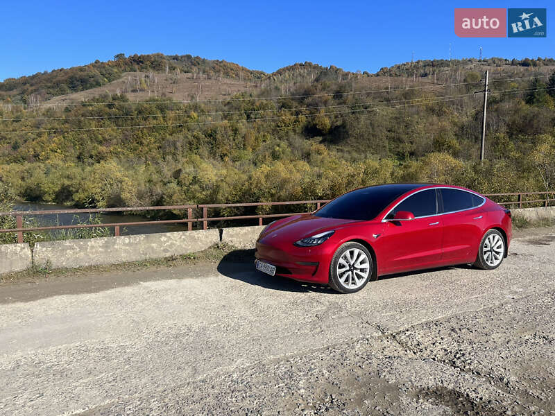 Седан Tesla Model 3 2018 в Черкасах