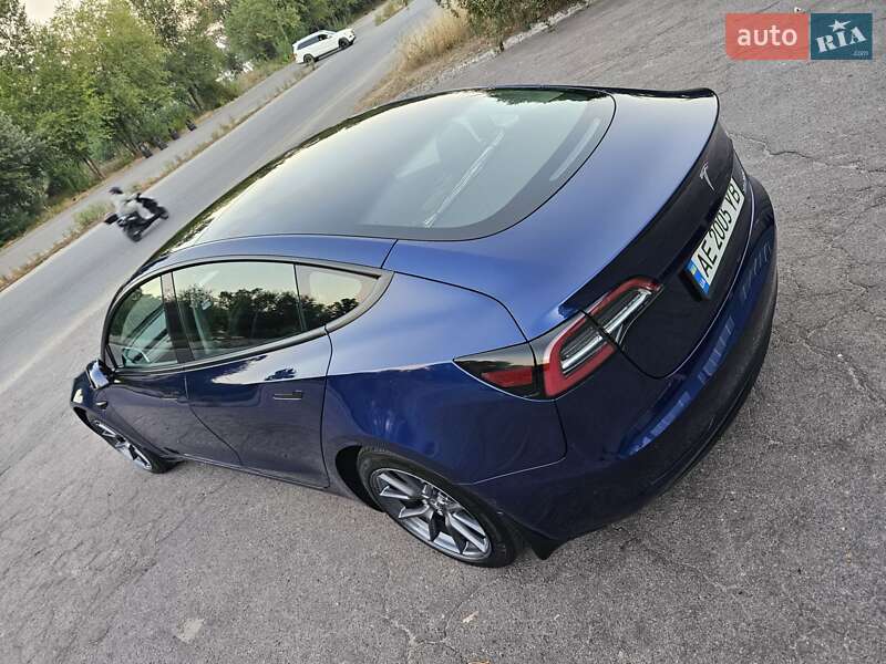 Седан Tesla Model 3 2022 в Днепре