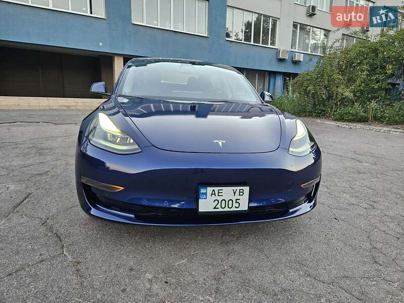 Седан Tesla Model 3 2022 в Днепре