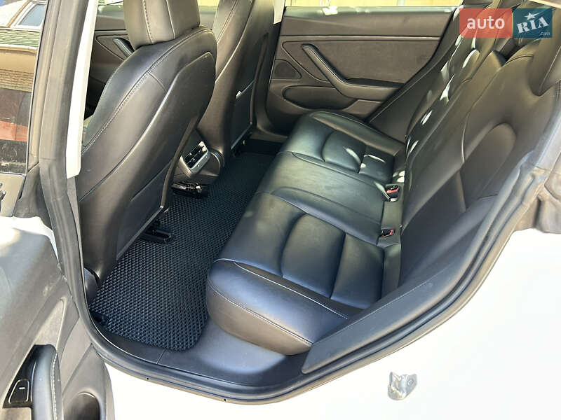 Седан Tesla Model 3 2018 в Кривом Роге