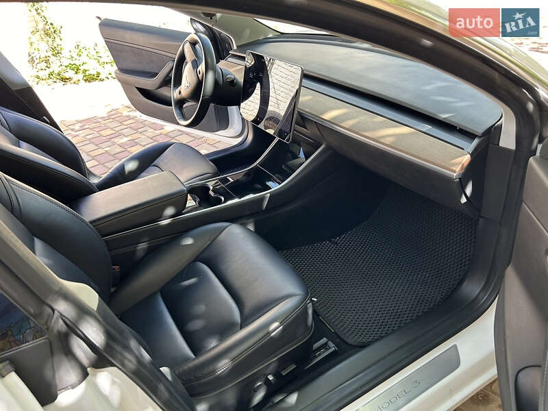 Седан Tesla Model 3 2018 в Кривому Розі