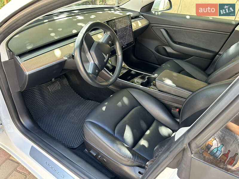 Седан Tesla Model 3 2018 в Кривому Розі