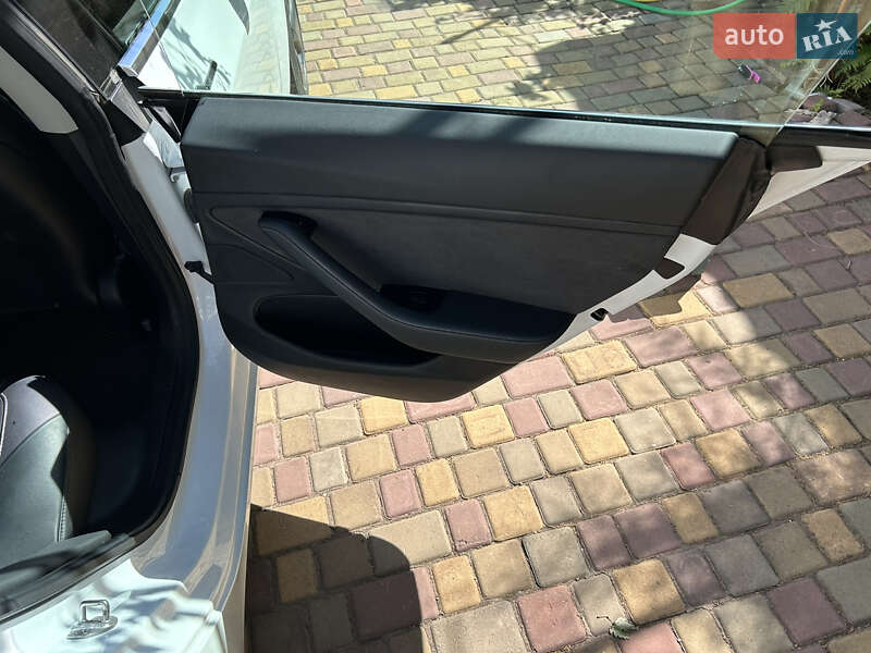 Седан Tesla Model 3 2018 в Кривому Розі