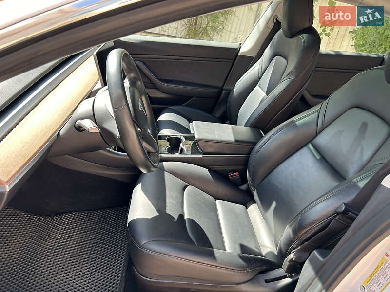 Седан Tesla Model 3 2018 в Кривому Розі