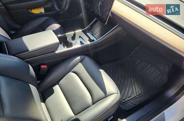 Седан Tesla Model 3 2020 в 