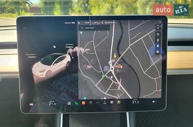 Седан Tesla Model 3 2020 в 