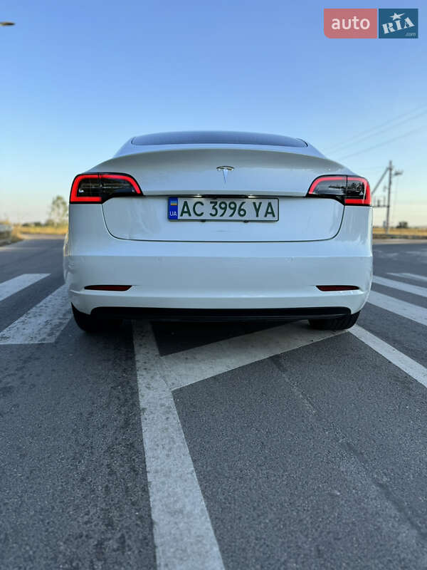 Седан Tesla Model 3 2019 в Володимирі