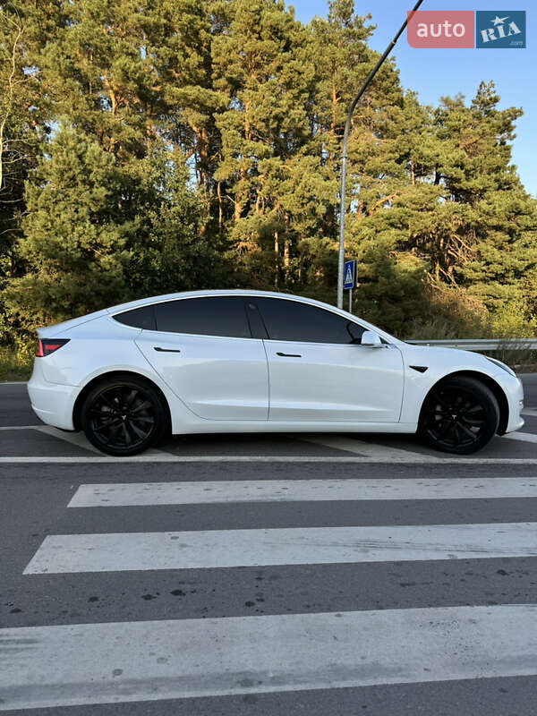 Седан Tesla Model 3 2019 в Володимирі