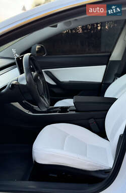 Седан Tesla Model 3 2019 в 