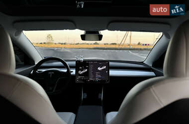 Седан Tesla Model 3 2019 в 
