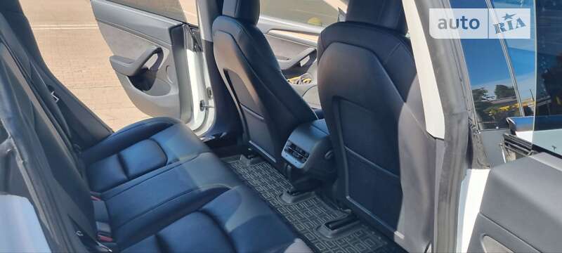 Седан Tesla Model 3 2023 в Житомирі