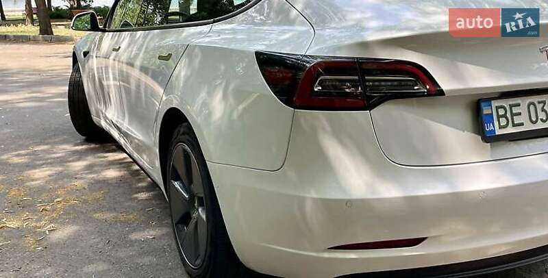 Седан Tesla Model 3 2022 в Киеве