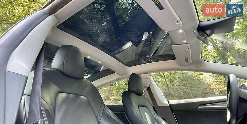 Седан Tesla Model 3 2022 в Киеве