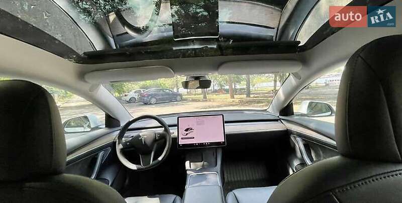 Седан Tesla Model 3 2022 в Киеве