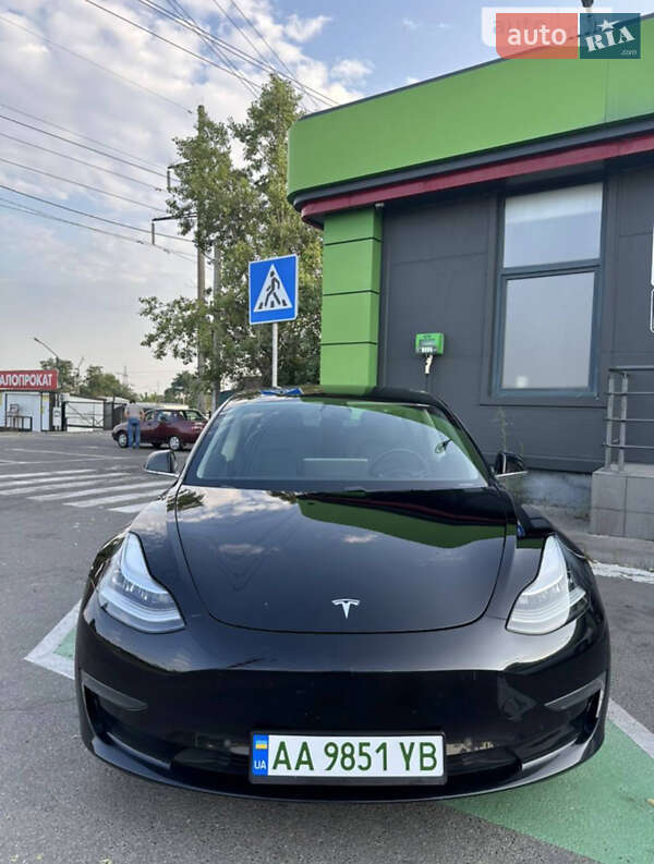 Седан Tesla Model 3 2019 в Киеве