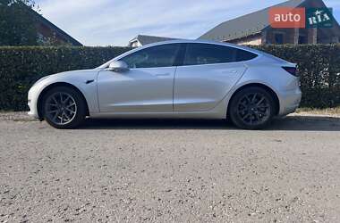 Седан Tesla Model 3 2018 в Івано-Франківську