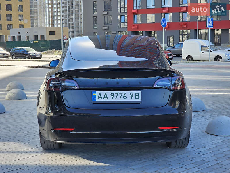 Седан Tesla Model 3 2019 в Киеве