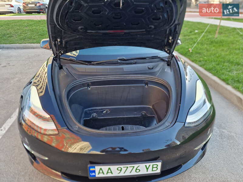 Седан Tesla Model 3 2019 в Киеве