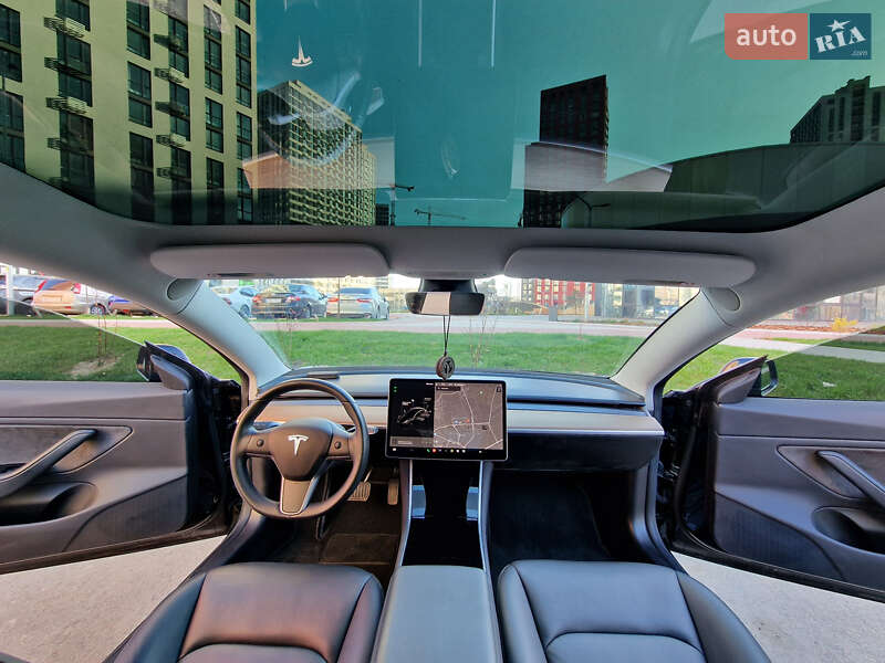 Седан Tesla Model 3 2019 в Киеве