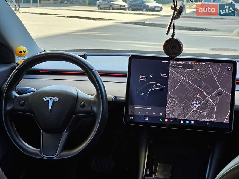 Седан Tesla Model 3 2019 в Киеве