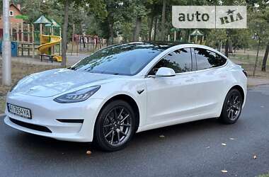 Седан Tesla Model 3 2019 в Бучі