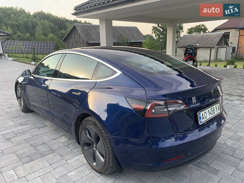 Седан Tesla Model 3 2018 в Хусті