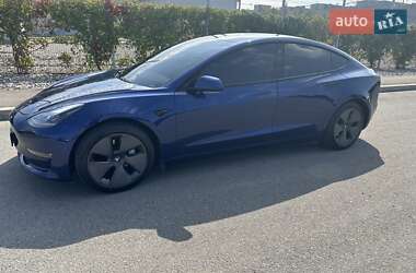 Седан Tesla Model 3 2021 в 