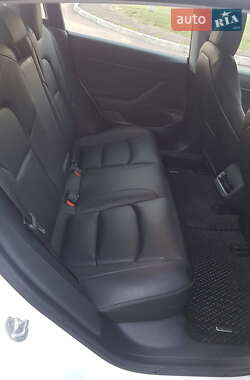 Седан Tesla Model 3 2020 в Самборі