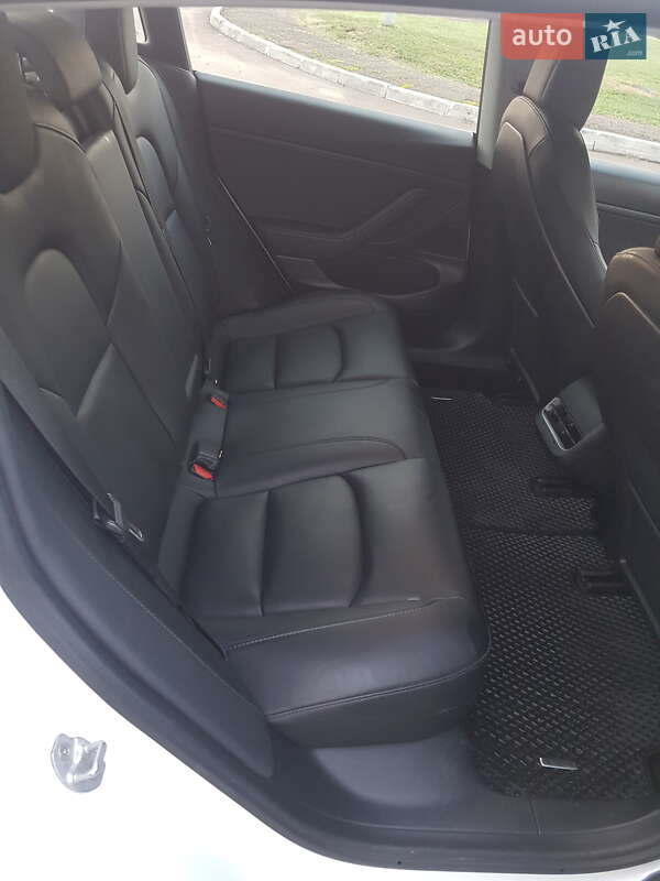Седан Tesla Model 3 2020 в Самборе