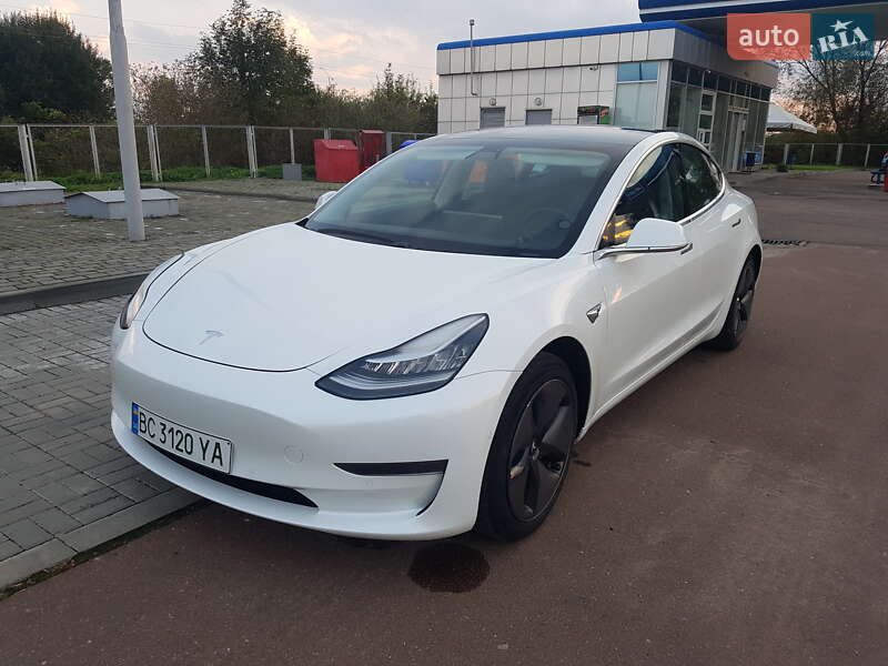 Tesla Model 3 2020