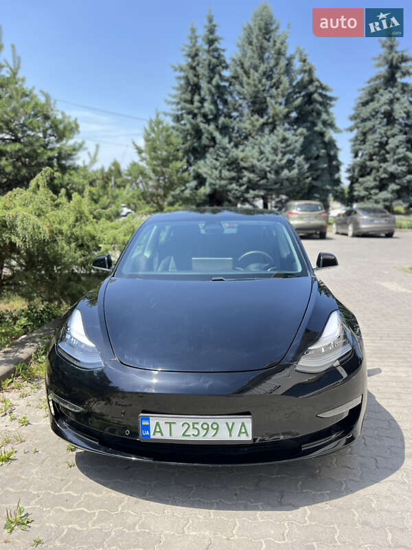Седан Tesla Model 3 2020 в Івано-Франківську