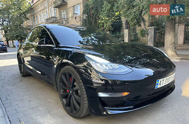 Седан Tesla Model 3 2020 в 