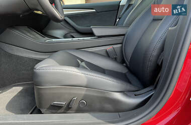 Седан Tesla Model 3 2023 в 