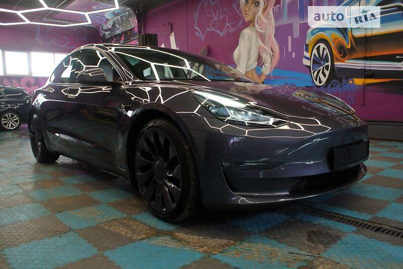 Седан Tesla Model 3 2021 в Києві