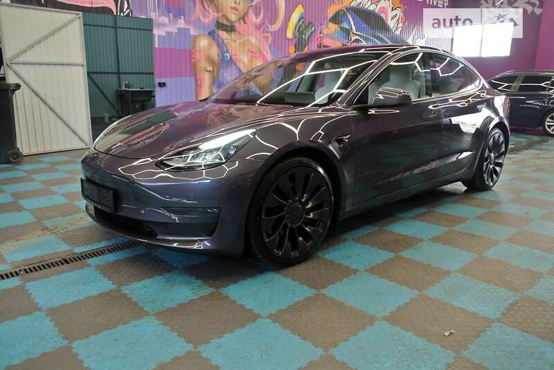 Седан Tesla Model 3 2021 в Києві