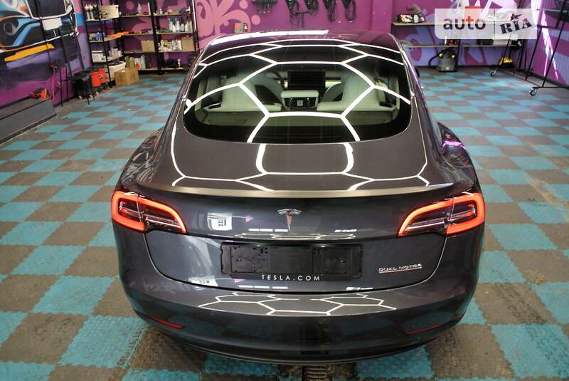 Седан Tesla Model 3 2021 в Києві