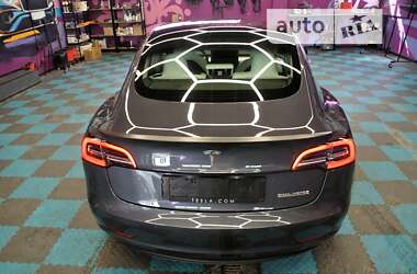 Седан Tesla Model 3 2021 в 