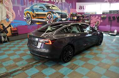 Седан Tesla Model 3 2021 в 