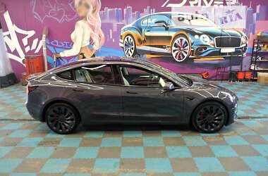 Седан Tesla Model 3 2021 в 