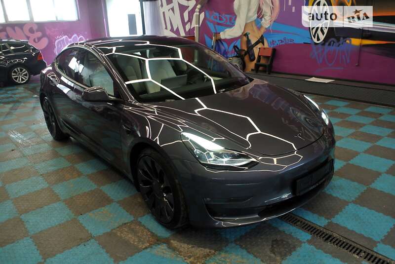 Седан Tesla Model 3 2021 в Києві