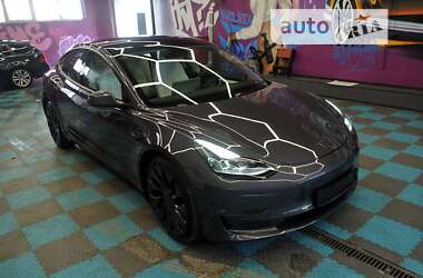 Седан Tesla Model 3 2021 в 