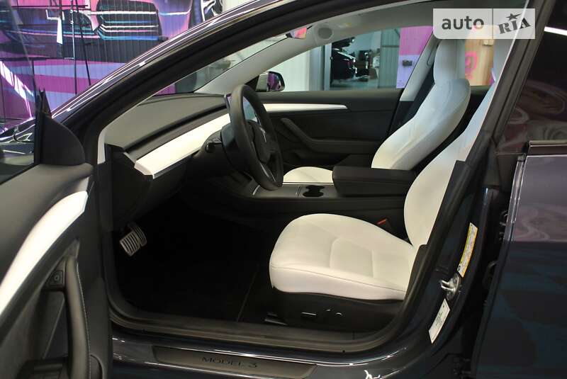 Седан Tesla Model 3 2021 в Києві