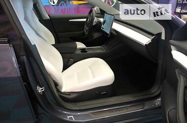 Седан Tesla Model 3 2021 в 