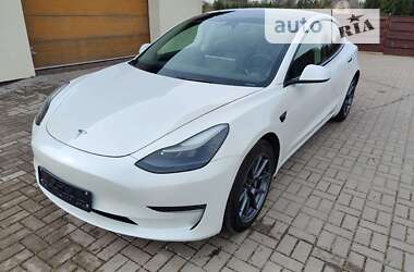 Седан Tesla Model 3 2022 в Киеве