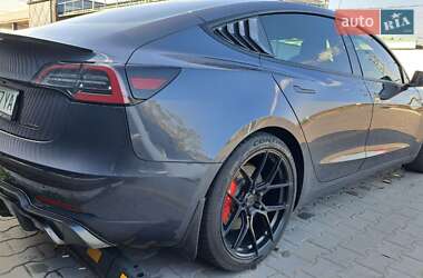 Седан Tesla Model 3 2021 в 