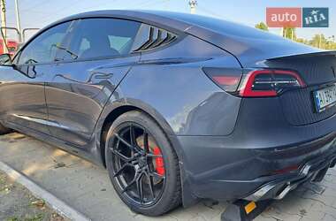 Седан Tesla Model 3 2021 в 