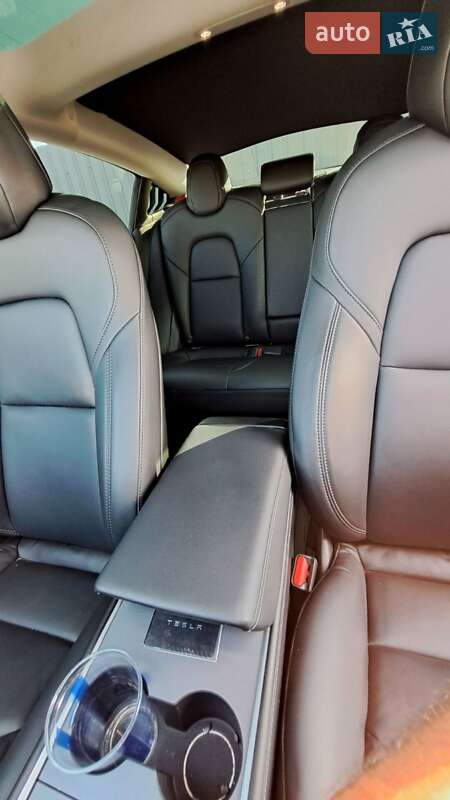 Седан Tesla Model 3 2021 в Ірпені
