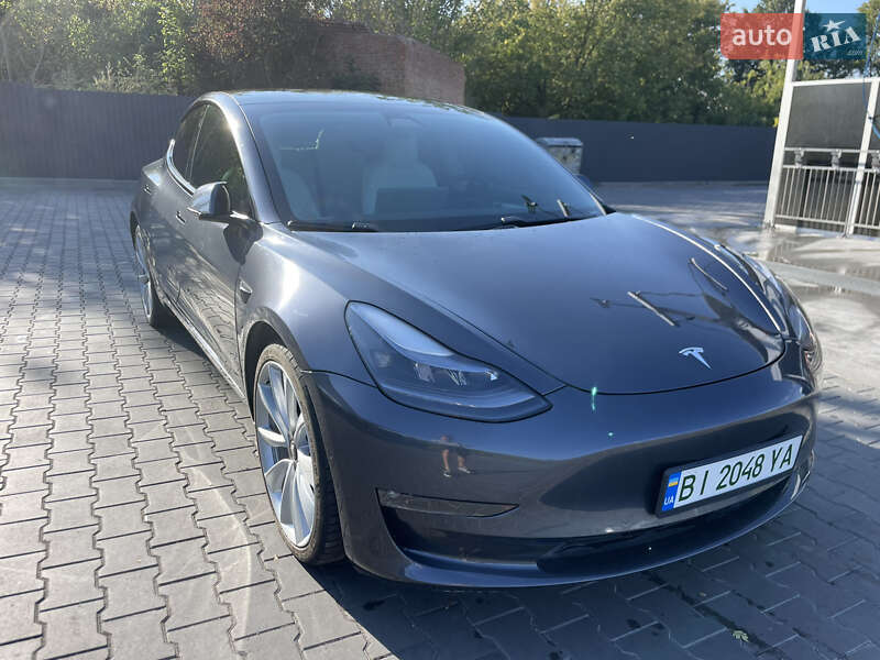 Седан Tesla Model 3 2021 в Полтаві