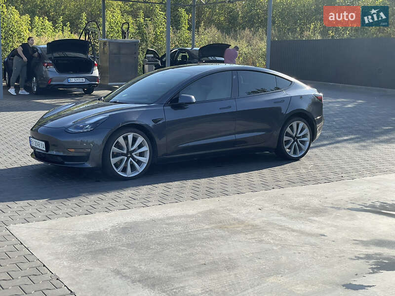 Седан Tesla Model 3 2021 в Полтаві